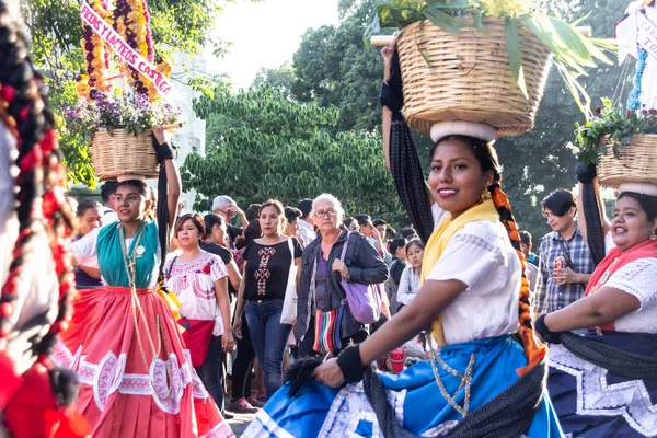 オアハカ オアハカ州 メキシコ 2018 伝統的な Guelaguetza オアハカ メキシコのダウンタウンでの祭典の詳細 — ストック写真