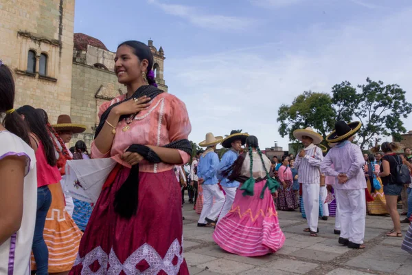 Oaxaca Oaxaca Μεξικό 2018 Αυτόχθονες Άνθρωποι Πανηγύριζαν Την Παραδοσιακή Guelaguetza — Φωτογραφία Αρχείου