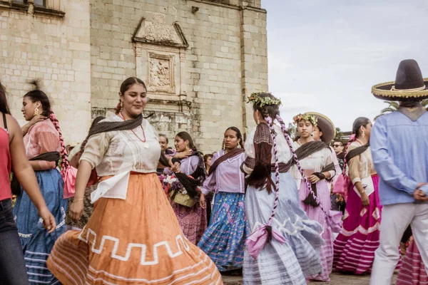 Oaxaca Oaxaca Μεξικό 2018 Αυτόχθονες Άνθρωποι Πανηγύριζαν Την Παραδοσιακή Guelaguetza — Φωτογραφία Αρχείου