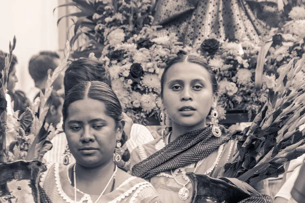 Oaxaca, Oaxaca / Meksika - 21/7/2018: (Oaxaca Meksika geleneksel Guelaguetza kutluyor yerli halkın)