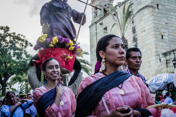 Oaxaca Oaxaca Μεξικό 2018 Αυτόχθονες Άνθρωποι Πανηγύριζαν Την Παραδοσιακή Guelaguetza — Φωτογραφία Αρχείου