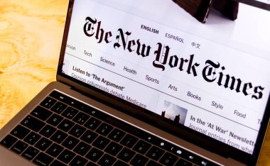 Houston, Teksas / Amerika Birleşik Devletleri - 08/2/2019: The New York Times açılış web sayfasının fotoğrafı bilgisayar ekranında görüntülendi