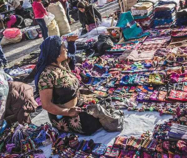 Γηγενής γυναίκα που πουλάει χειροτεχνία σε Τσιάπα Μεξικού — Φωτογραφία Αρχείου