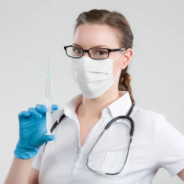 Female Doctor Syringe Her Hand Stethoscope Medical Face Mask — Stock Photo, Image