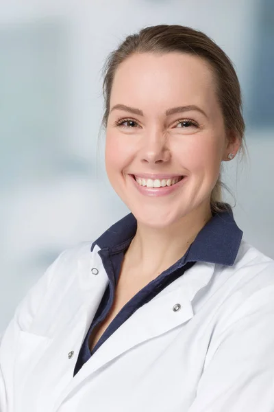 Fiatal női orvos — Stock Fotó