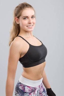 genç kadın bir spor kıyafeti