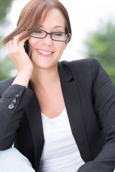 Young business woman using a phone outside — Stock Photo, Image