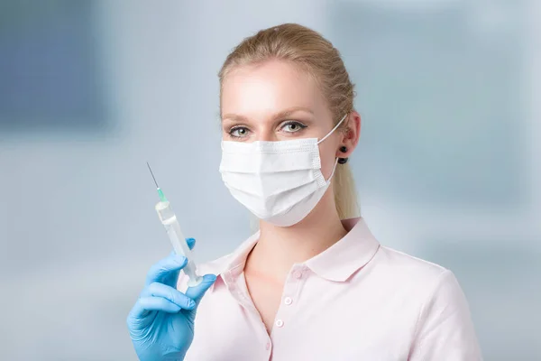 Female Doctor Nurse Handling Pulled Syringe — Stock Photo, Image