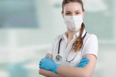 Kadın bir aile doktorunun portresi. Genel olarak stetoskoplu.