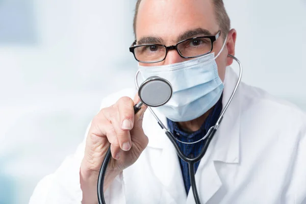 Male Doctor Medical Face Mask Front Clinic Room Han — Stock Photo, Image