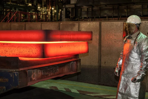 Steel Worker Red Glowing Slap Steel Mill — Stock Photo, Image