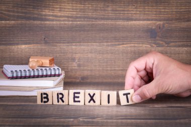 Brexit. Ofis Masası ahşap harfler