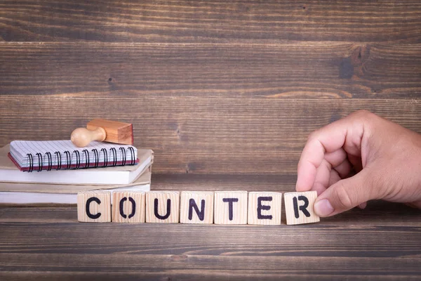 sayaç kavramı. Ofis Masası ahşap harfler