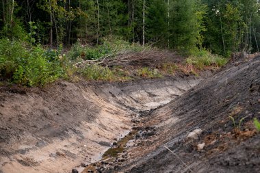 drenaj sistemi hendek su colleting için ormanda