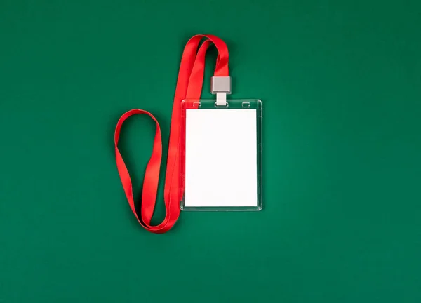 Prázdné personál identitu makety s červeným lanyard — Stock fotografie