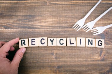 Geri dönüşüm. Ofis Masası ahşap harfler