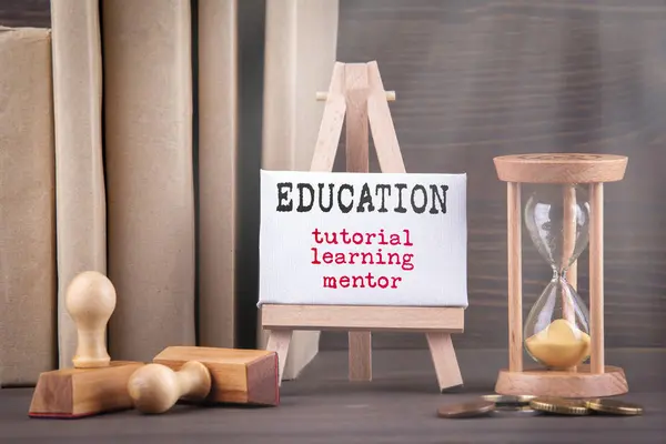 Tutorial, aprendizaje y mentor. Concepto educativo — Foto de Stock