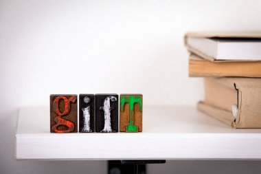 Hediye kelime. Ofis Masası ahşap harfler