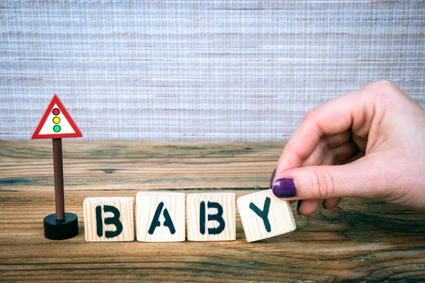 Baby concept. Houten letters met verkeersbord — Stockfoto