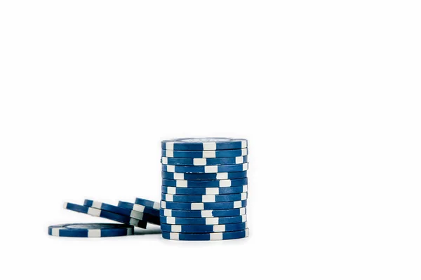 Blauer Casino Chip auf weißem Hintergrund — Stockfoto