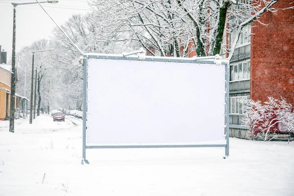 Billboard makieta plakat stoisko na ulicy — Zdjęcie stockowe