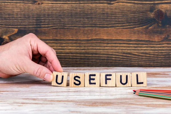 Handig. Houten letters op het Bureau — Stockfoto