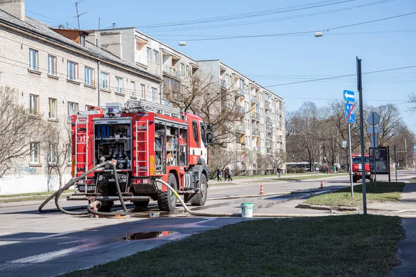 Fire Truck and water hoses involved in rescue work and fire extinguishing — Stock Photo, Image