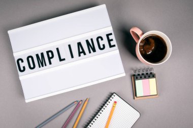 Uyumlu -luk. Işık kutusunda metin