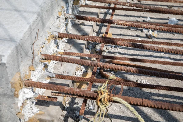 Damaged concrete structures. Bridge in bad and emergency condition — Stock Photo, Image