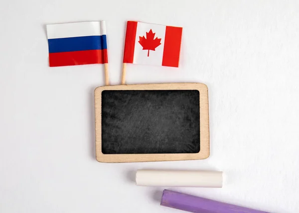 Прапори Канади та Росії — стокове фото