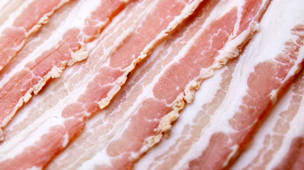 Fatias de bacon, carne de porco curada com sal — Fotografia de Stock