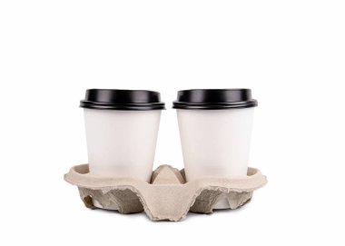 Beyaz arka planda kopya alanı olan kahve fincanı