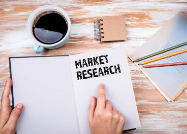 Pazar Araştırması. El tutan kitap