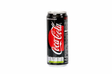 330ml Sıfır Şeker Coca cola beyaz arka plan üzerinde izole