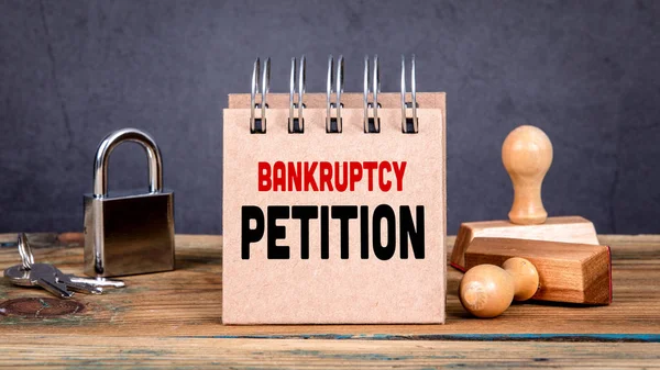 Петиция о банкротстве. Недвижимость, бизнес и неудачные инвестиции — стоковое фото