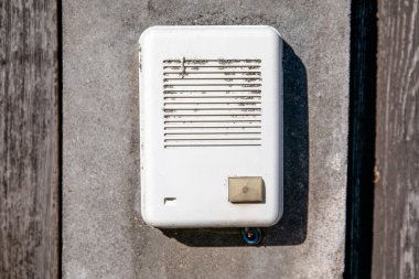 Özel ev ziyareti düğmesi. Hoparlörlü elektronik