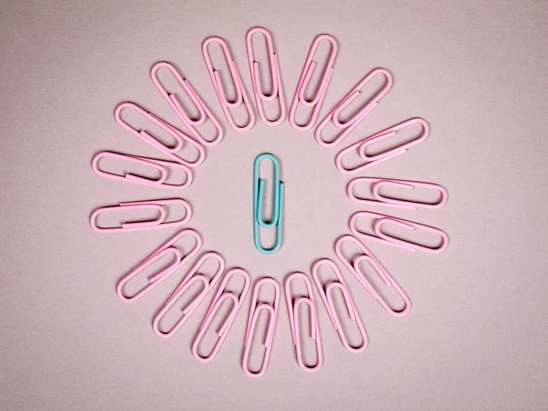 Pink paper Clips around green paper clip
