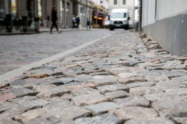 Paved caddesi, at arabası yolu ve yaya kaldırımı. Eski kasaba taşımacılığında ve insanlar