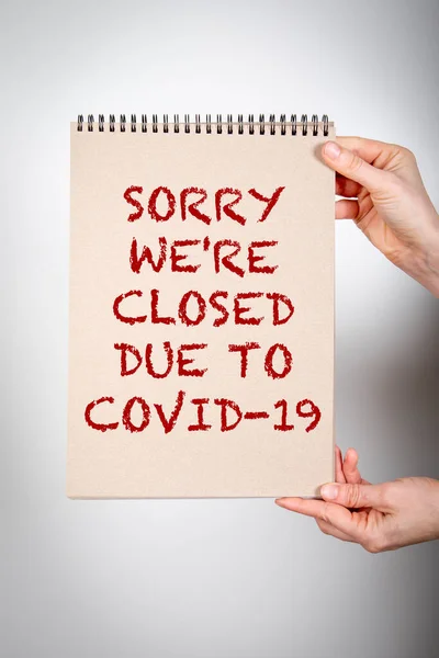 Omlouváme se, že jsme uzavřeli kvůli COVID-19. Informace a komunikace — Stock fotografie
