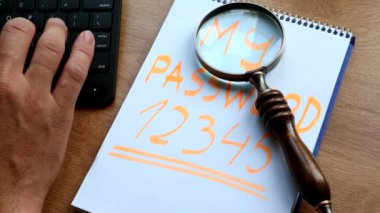 Şifreler hatırlanıyor - nota kağıdına klavye tarafından yazılmış parolam 