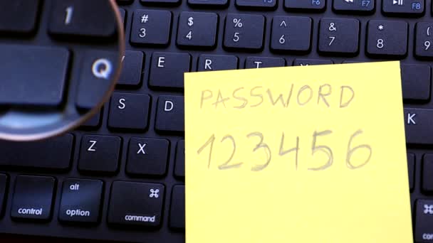 Concetto di hacking password. Esplorazione password con lente d'ingrandimento — Video Stock