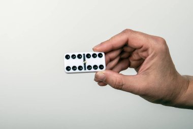 Altı puanlı beyaz domino zarları. Başarı, kazanma ve şans konsepti