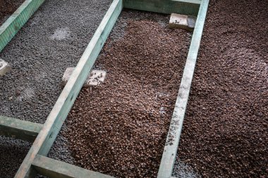 Genişletilmiş kil ile ahşap zemin yapıları ve yalıtımı