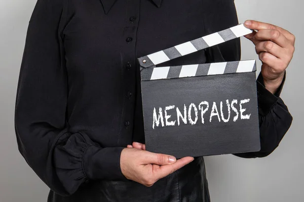 MENOPAUSE. Concepto de salud y apoyo para mujeres. Negro película clapper — Foto de Stock