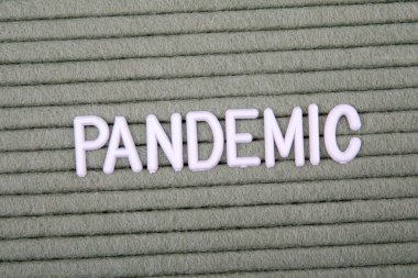 Pandemikti. Sağlık konsepti. Yeşil arkaplanda alfabenin beyaz harfleri