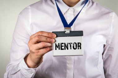 MENTOR konsepti. Mavi ipli personel kimliği