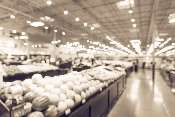 Vintage bulanıklık soyut organik taze üretir, meyve ve sebze raflarda Humble, Texas, bizi saklamak. Bulanık süper market, bakkal alışveriş müşteriler ve bokeh açık renkli