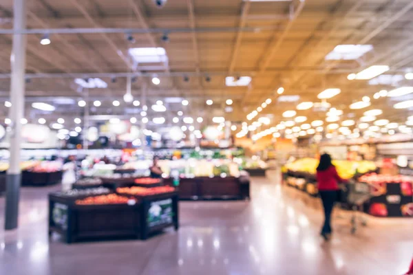 Vintage bulanıklık soyut organik taze üretir, meyve ve sebze raflarda Humble, Texas, bizi saklamak. Bulanık süper market, bakkal alışveriş müşteriler ve bokeh açık renkli