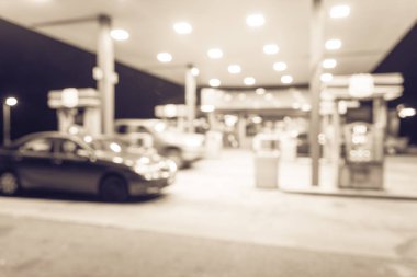 Vintage sesi bulanık yakın çekim benzin istasyonu gece Arkansas, yakıt ikmali araba ile bizi. , Odak benzin istasyonu ve alacakaranlık markette defocused. Soyut bulanık benzin istasyonu arka plan