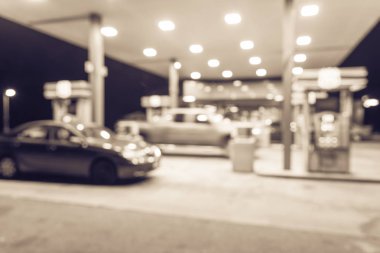 Vintage sesi bulanık yakın çekim benzin istasyonu gece Arkansas, yakıt ikmali araba ile bizi. , Odak benzin istasyonu ve alacakaranlık markette defocused. Soyut bulanık benzin istasyonu arka plan